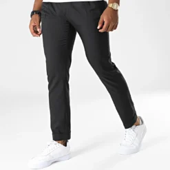 Black Needle Soldes 42 Pantalon Chino 398 Noir de Black Needle