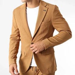 Ensemble Veste Blazer Et Pantalon Chino X-20519 Camel de Black Needle -Black Needle Soldes black needle 343269 X 20519 CAMEL 20221024T153014 03