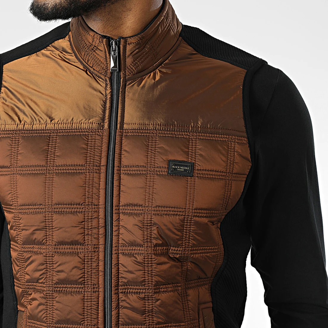 Veste Zippée Sans Manches BLC22K15 Noir Marron de Black Needle 4 Veste Zippée Sans Manches BLC22K15 Noir Marron de Black Needle – Image 2