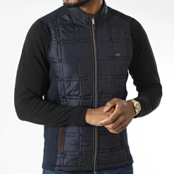 Veste Zippée Sans Manches BLC22K16 Bleu Marine de Black Needle -Black Needle Soldes black needle 343325 BLC22K16 BLEU MARINE 20221014T151207 03