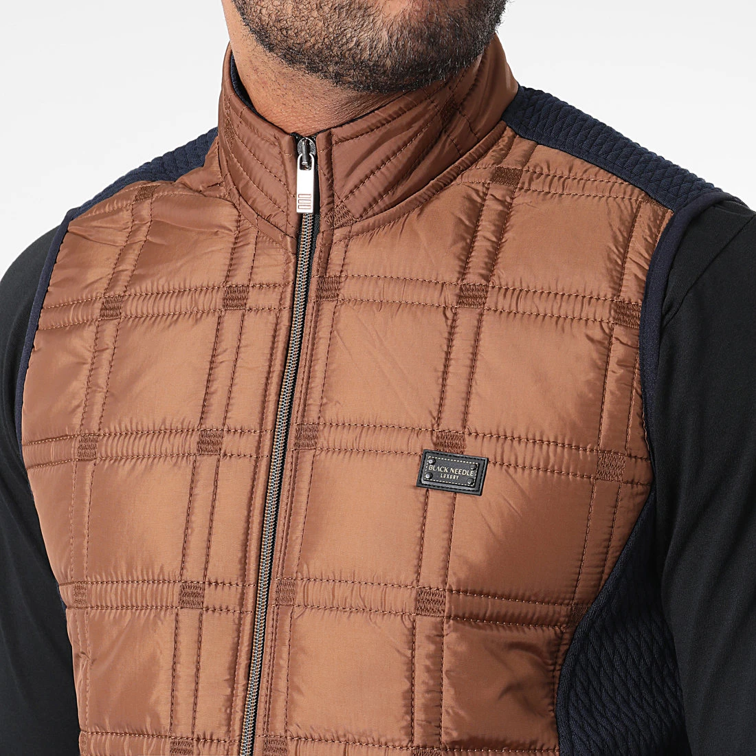 Veste Zippée Sans Manches BLC22K16 Bleu Marine Marron de Black Needle 4 Veste Zippée Sans Manches BLC22K16 Bleu Marine Marron de Black Needle – Image 2