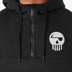 Veste Outdoor Col Zippé Piraterie Music Noir Réfléchissant 7 Veste Outdoor Col Zippé Piraterie Music Noir Réfléchissant -Black Needle Soldes booba 302037 PIRAT SWOZ PIRATERIEMUSIC NOIREFL 20220202T151539 02