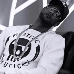 Sweat Crewneck Piraterie Music Blanc Noir -Black Needle Soldes la piraterie 297795 PIRAT SWCR PIRATERIEMUSIC BLCNOI 20220112T085050 05