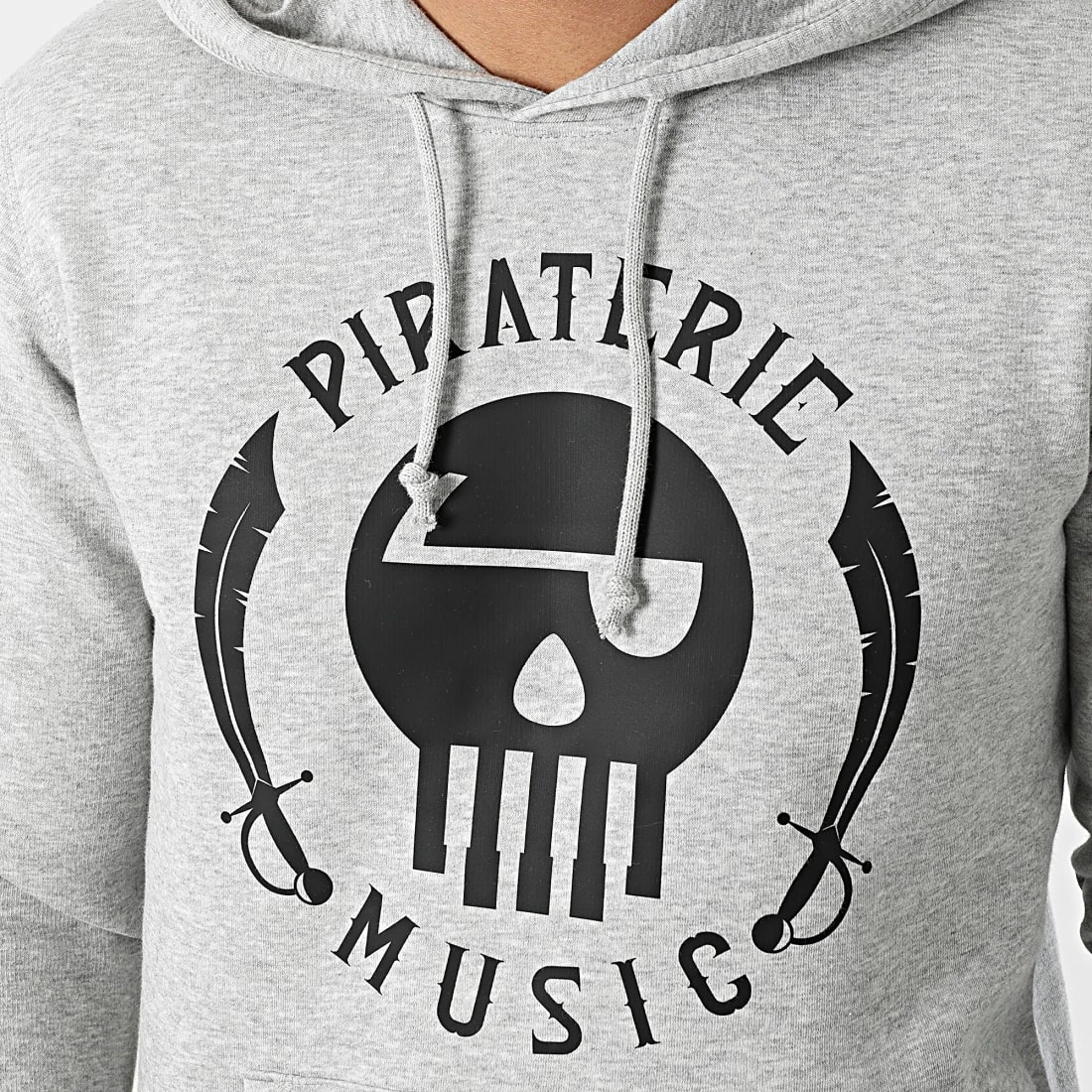 Sweat Capuche Logo Gris Chiné de Piraterie Music 4 Sweat Capuche Logo Gris Chiné de Piraterie Music – Image 2