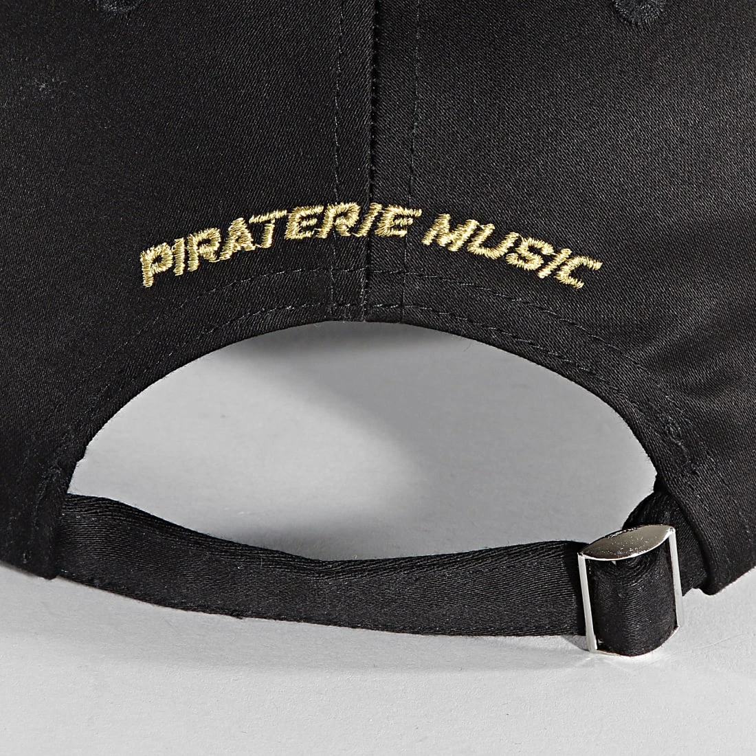 Casquette Skull Noir Doré de Piraterie Music 5 Casquette Skull Noir Doré de Piraterie Music – Image 3