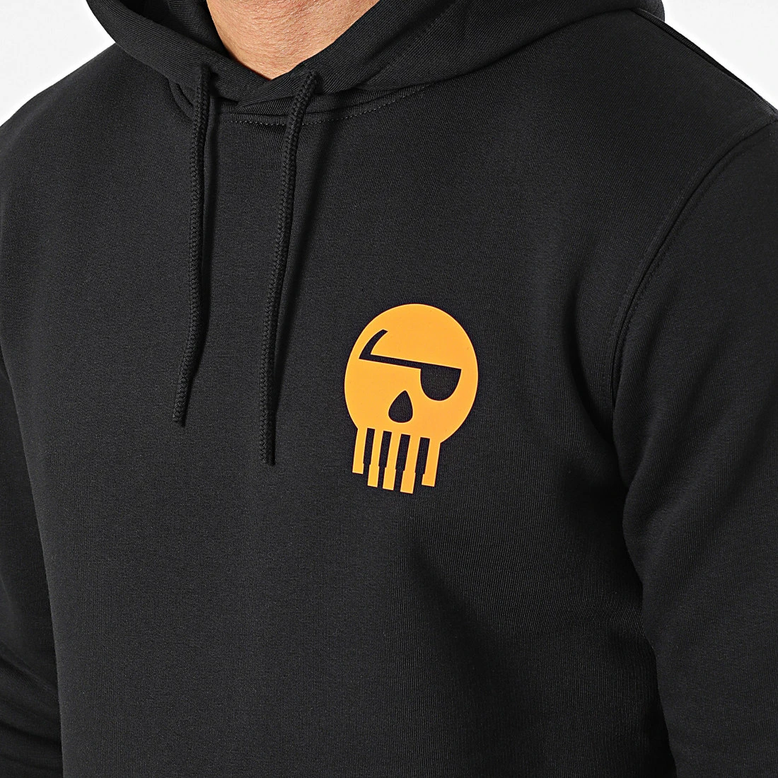 Sweat Capuche Logo Chest And Back Noir Orange de Piraterie Music 4 Sweat Capuche Logo Chest And Back Noir Orange de Piraterie Music – Image 2