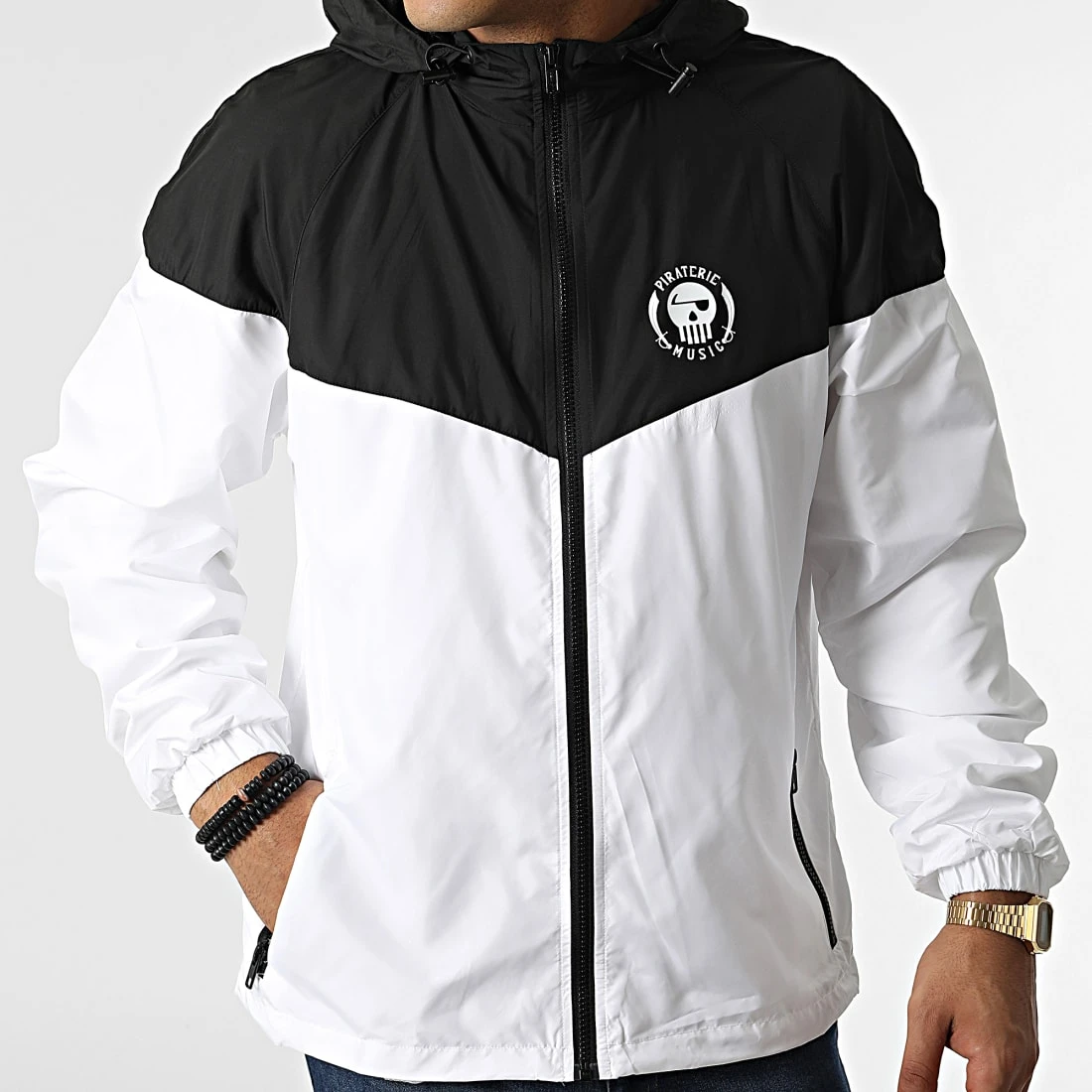 Coupe-Vent Bicolore Logo Blanc Noir de Piraterie Music 5 Coupe-Vent Bicolore Logo Blanc Noir de Piraterie Music – Image 3