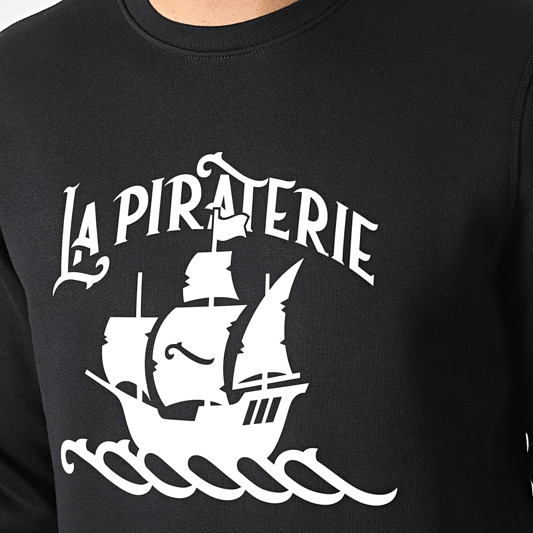 Sweat Crewneck Bateau Noir Blanc de La Piraterie 4 Sweat Crewneck Bateau Noir Blanc de La Piraterie – Image 2